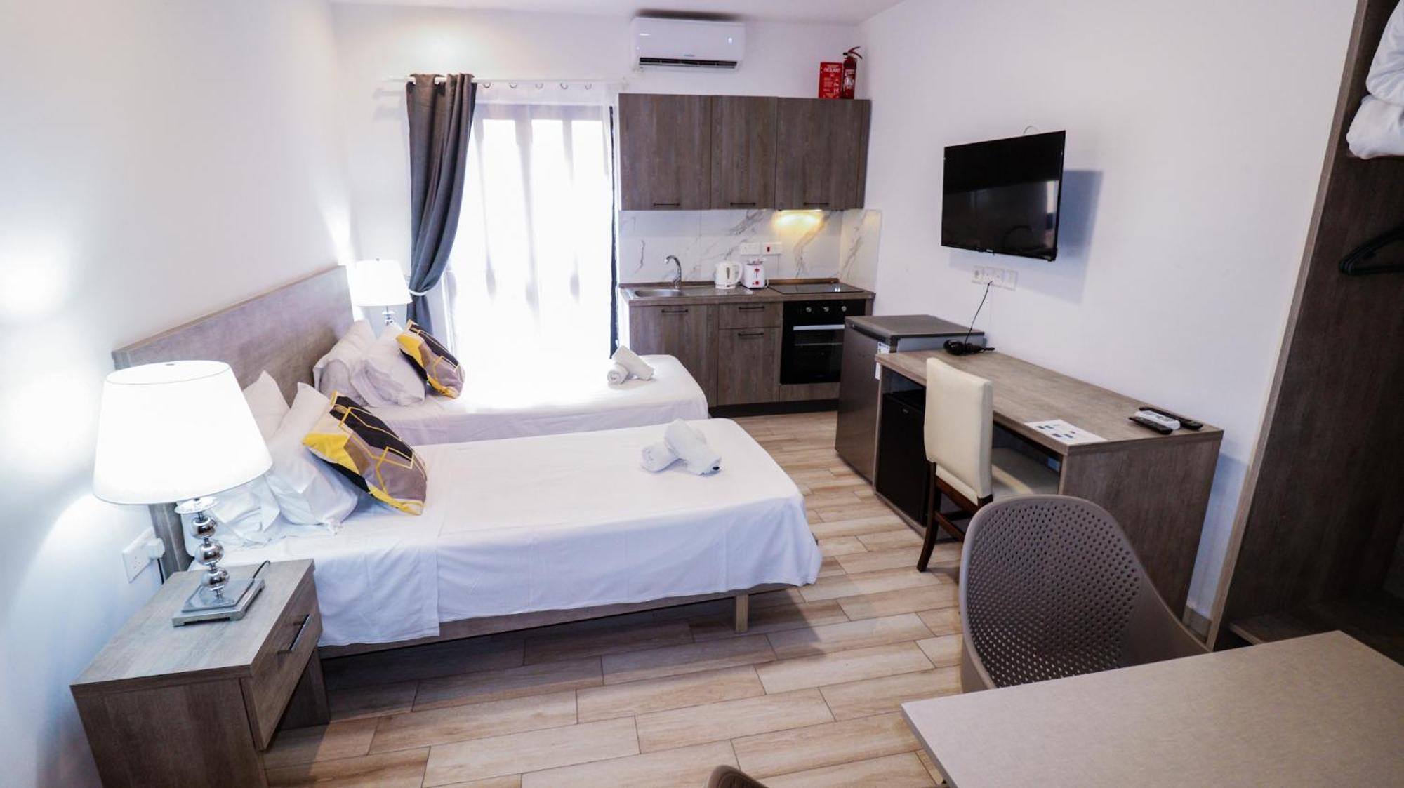 Napoli Suites Studios Aparthotel Saint Julian's Eksteriør bilde